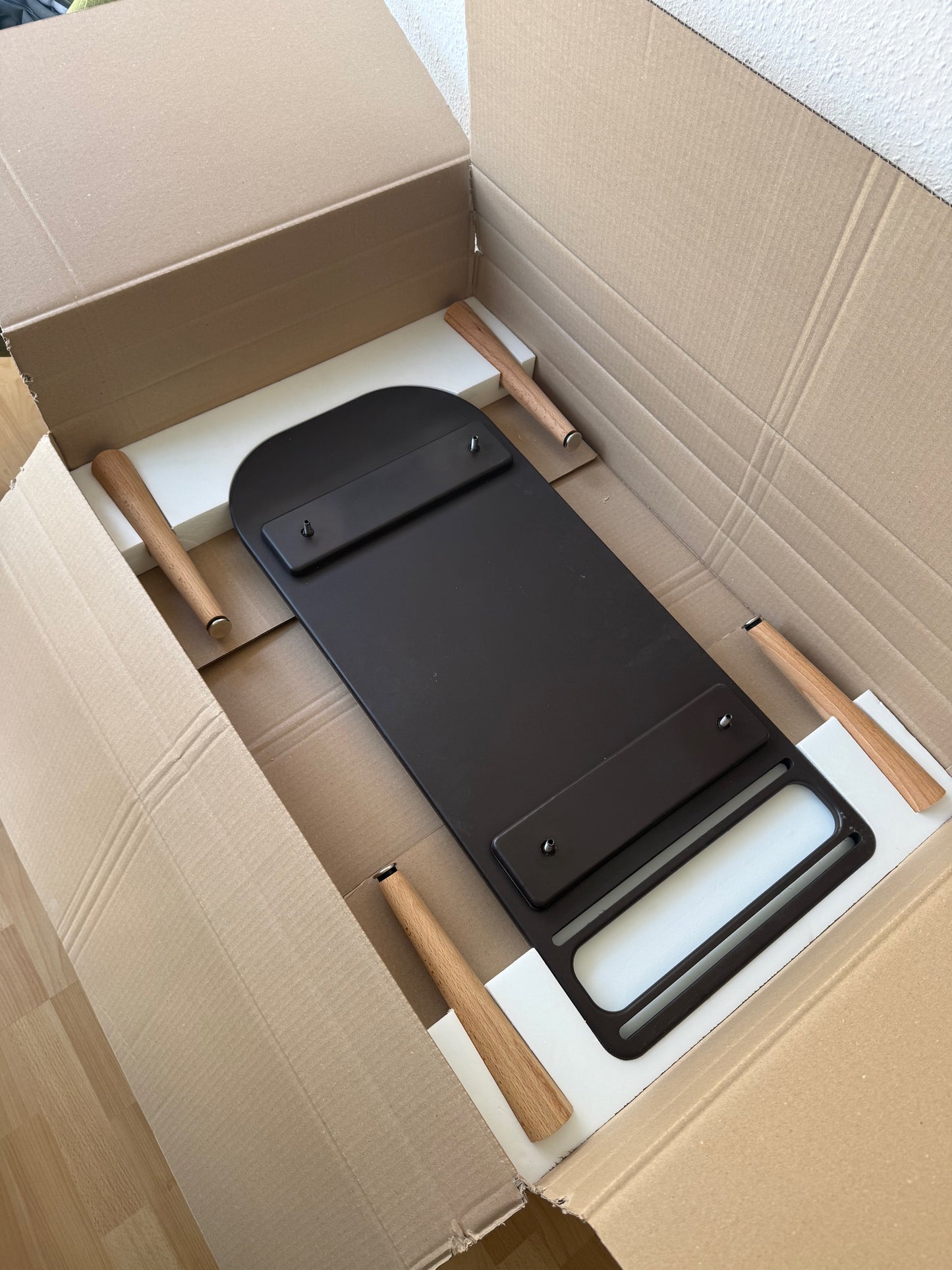 Couchtisch "Stash": Zeitloses Mid-Century Design trifft Funktion