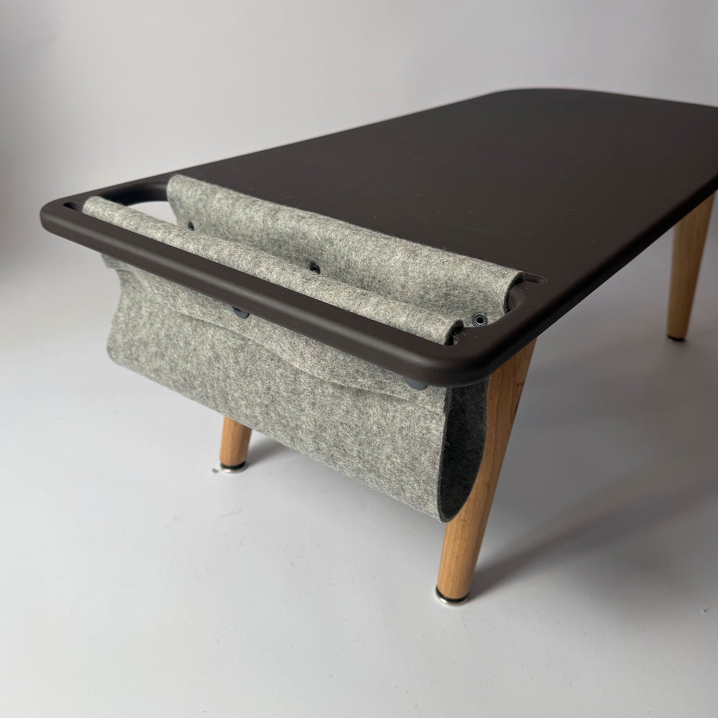 Couchtisch "Stash": Zeitloses Mid-Century Design trifft Funktion