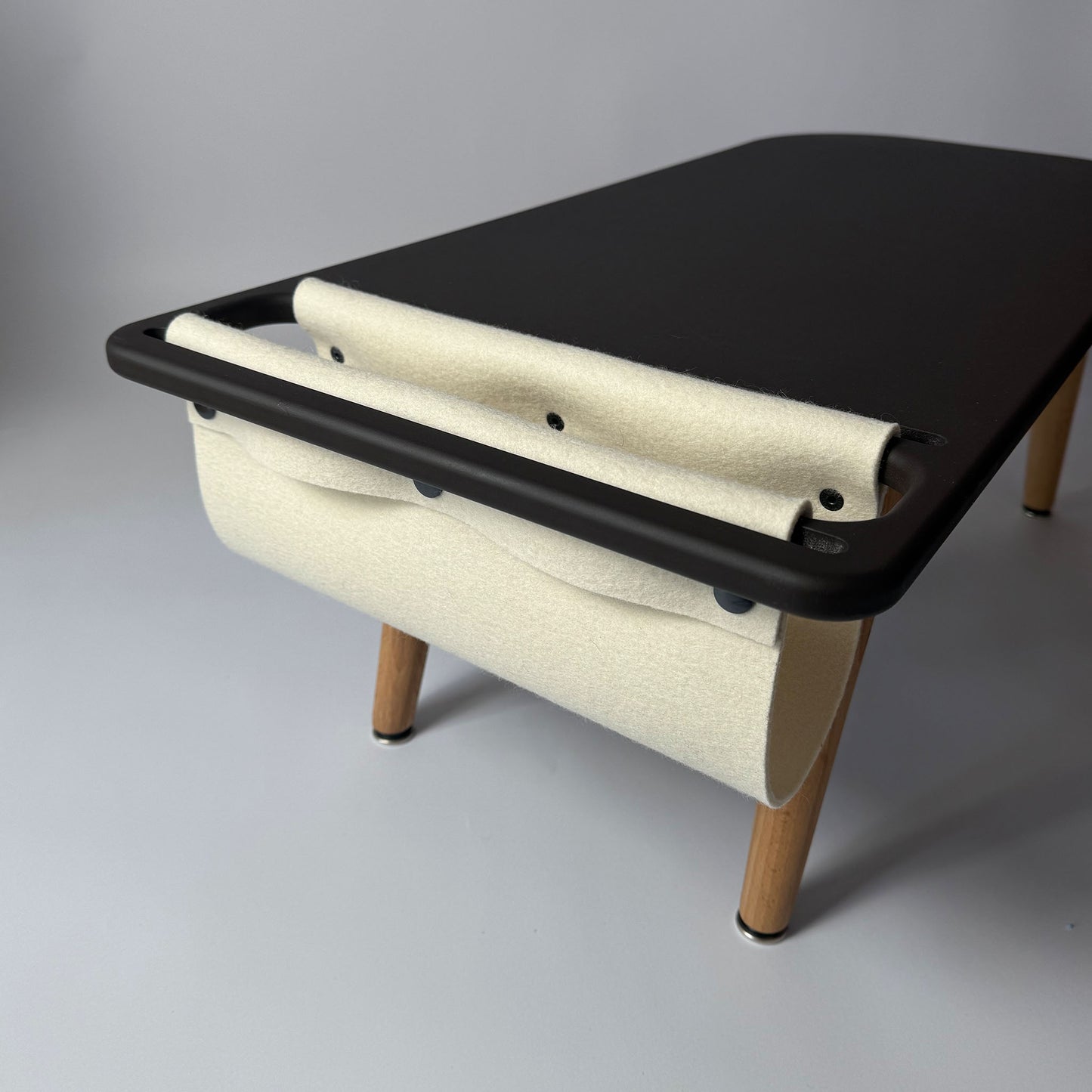 Couchtisch "Stash": Zeitloses Mid-Century Design trifft Funktion