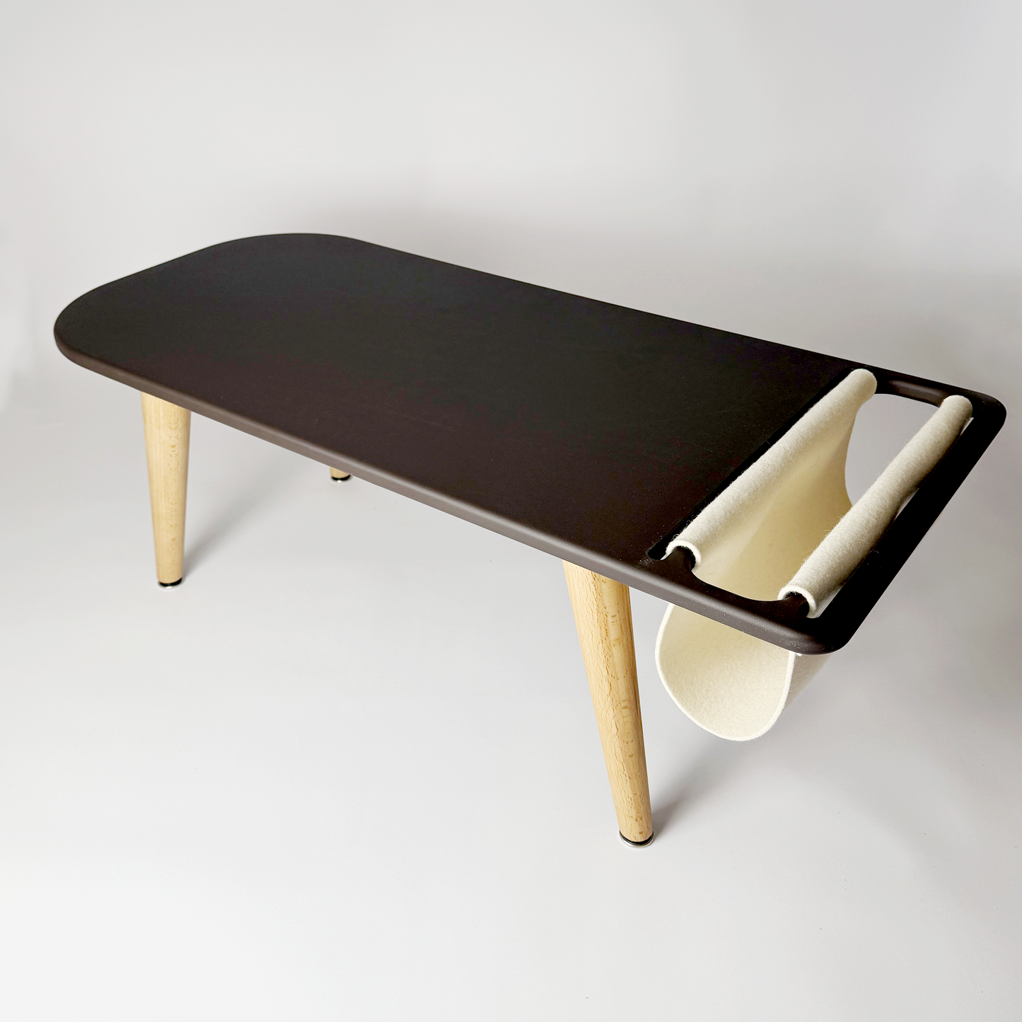 Couchtisch "Stash": Zeitloses Mid-Century Design trifft Funktion